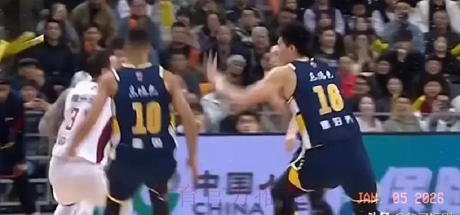 约克半场压哨三分领衔CBA第11轮五佳球 约克半场压哨三分领衔CBA第11轮五佳球