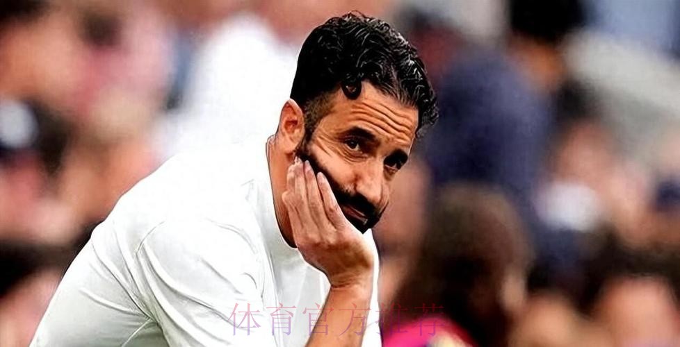 记者:格拉斯纳的傲慢和战术能力在曼联玩不转,他不适合 记者:格拉斯纳的傲慢和战术能力在曼联玩不转,他不适合